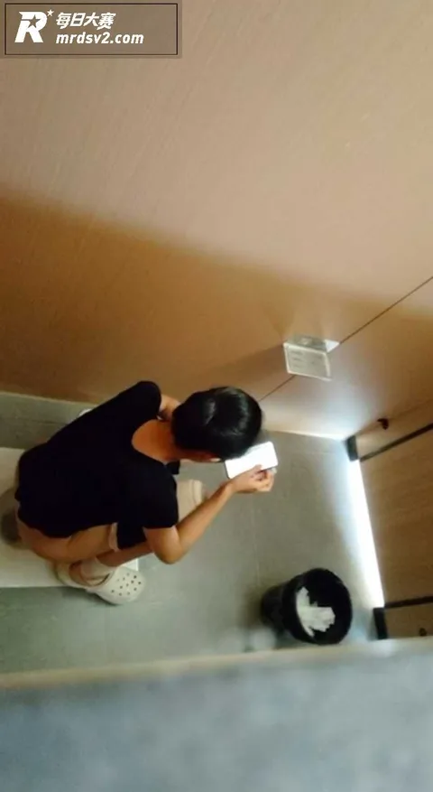 顶级厕拍 抄底极品舞相关图片5 顶级厕拍 抄底极品舞相关图片5