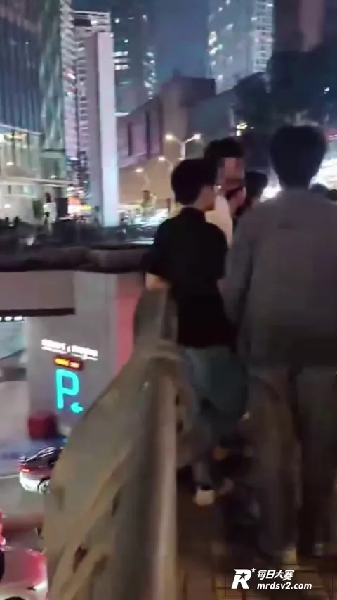 模仿王源网红王扁摆摊相关图片10 模仿王源网红王扁摆摊相关图片10