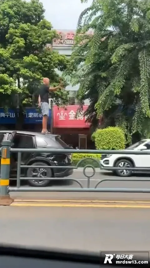 海南儋州男子路怒事件相关图片1 海南儋州男子路怒事件相关图片1